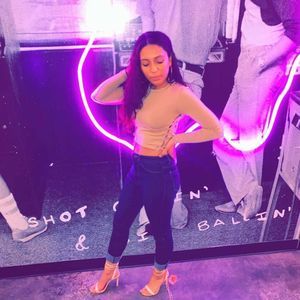 Meet your Posher, Adeana